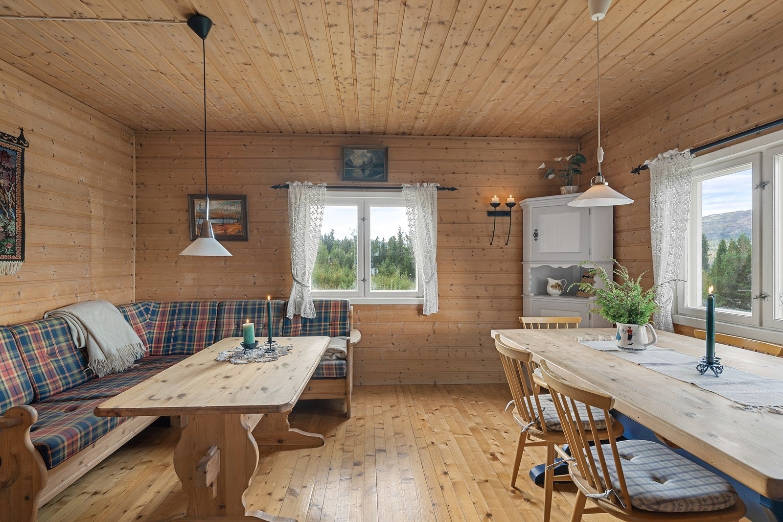 Vinduene gir godt med naturlig lys. Galleribilde