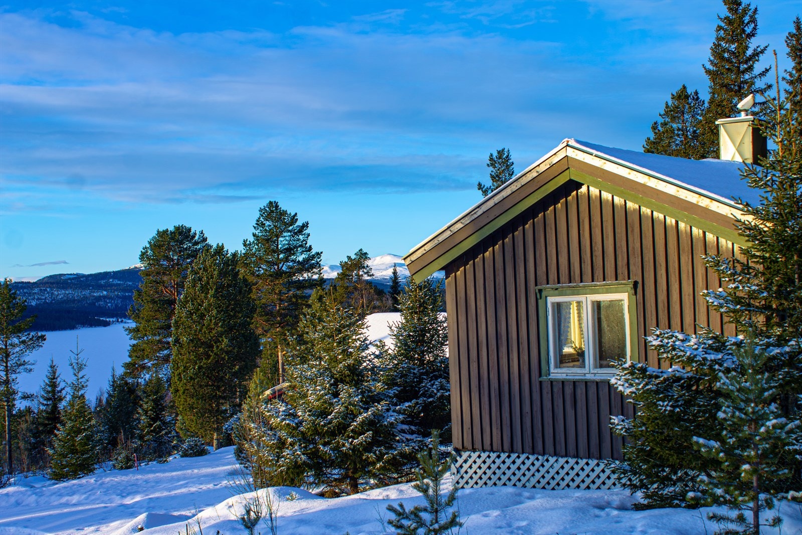 Gode parkeringsmuligheter på tomten. Galleribilde