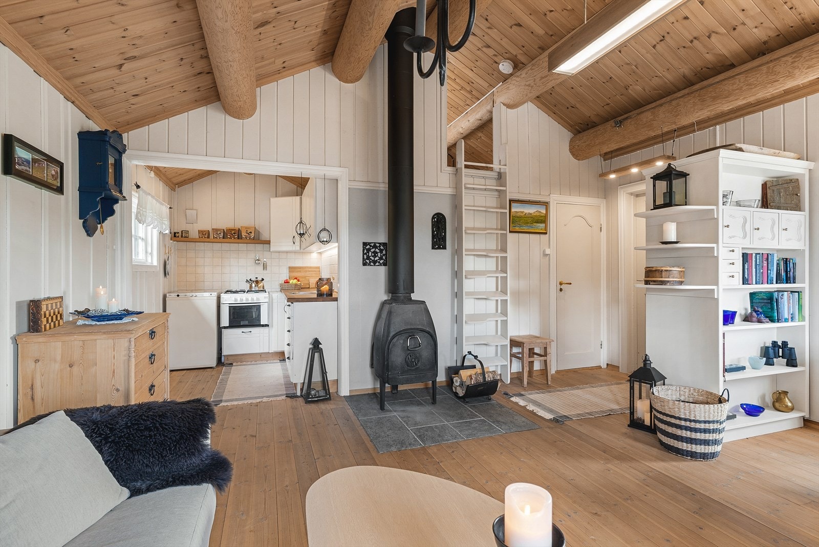 Fra sua er det trappestige opp til hems. Galleribilde