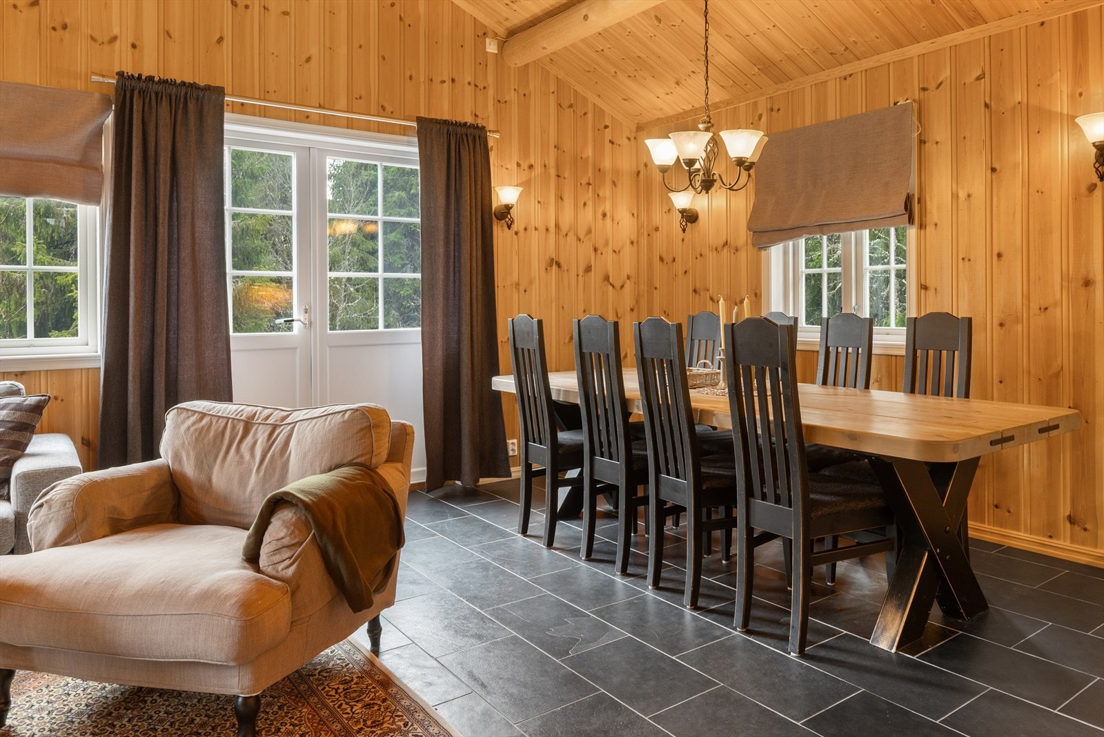 Fra stuen er det utgang til platting Galleribilde