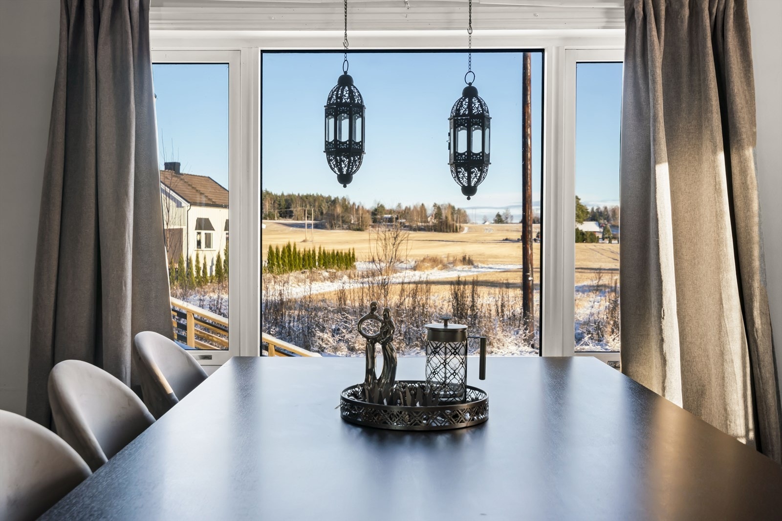 Fantastisk utsikt fra kjøkkenvinduet. Galleribilde