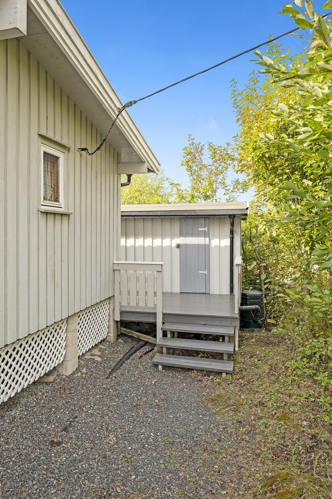 Adkomst til hytta med bod rett frem. Galleribilde