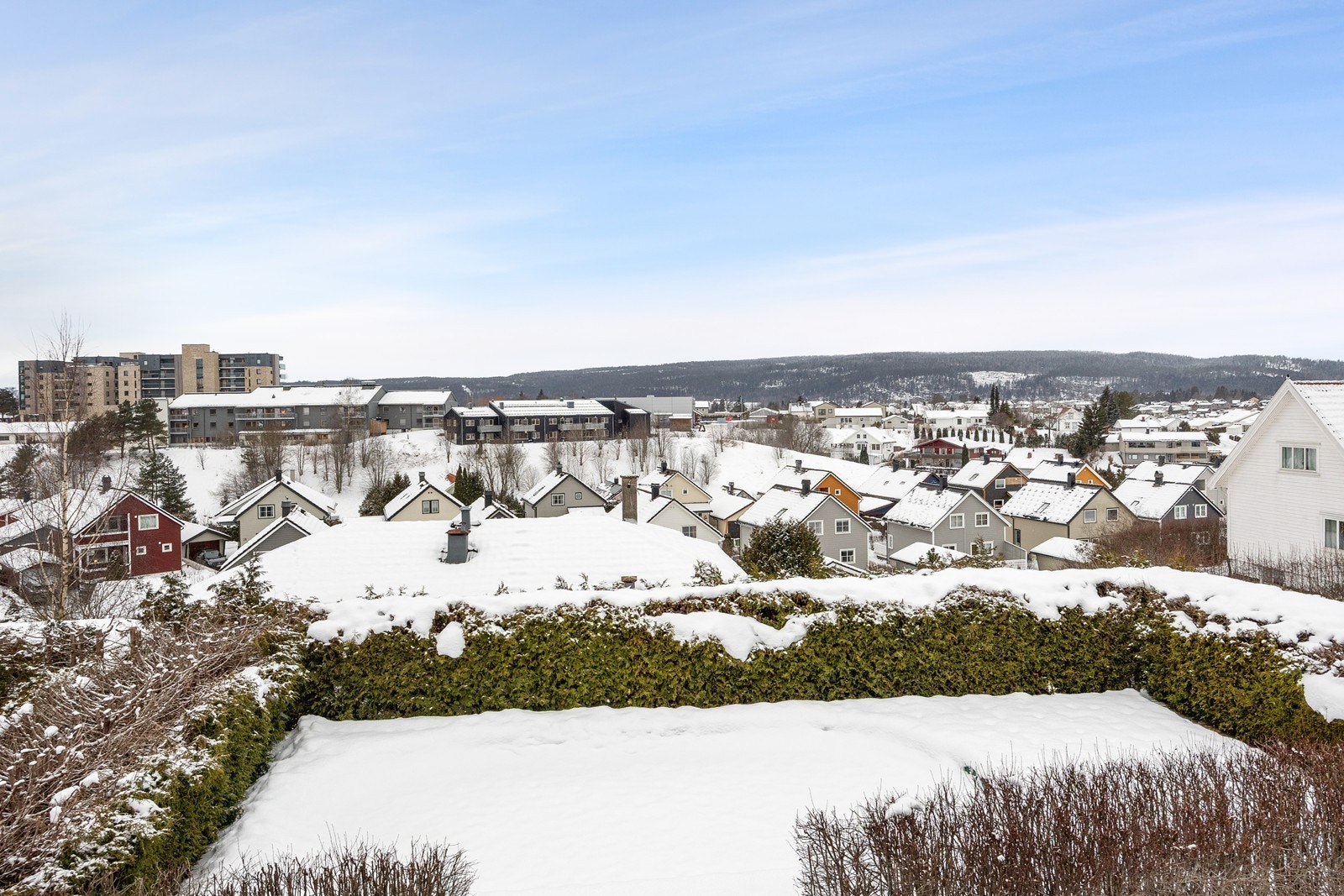 Utsikt fra balkongen utenfor det ene soverommet i 2. etasje Galleribilde
