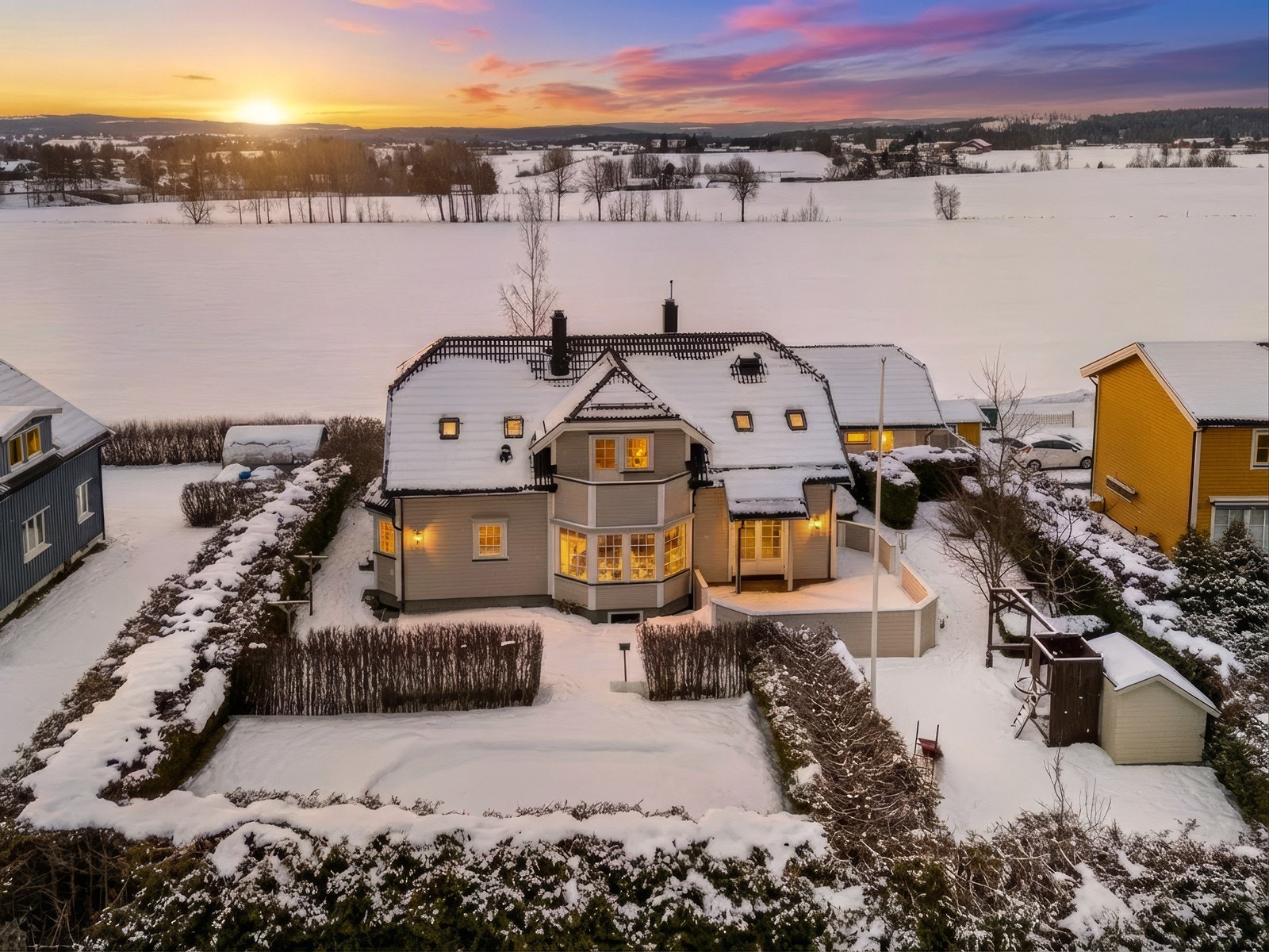Velkommen til Turbinveien 49 - En stor og innholdsrik familiebolig med sentral beliggenhet på Sørumsand. Foto: Exponering Svein Michaelsen Galleribilde