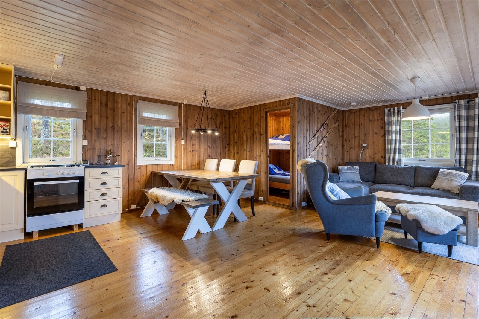 Koselig stue/kjøkken i åpen løsning Galleribilde