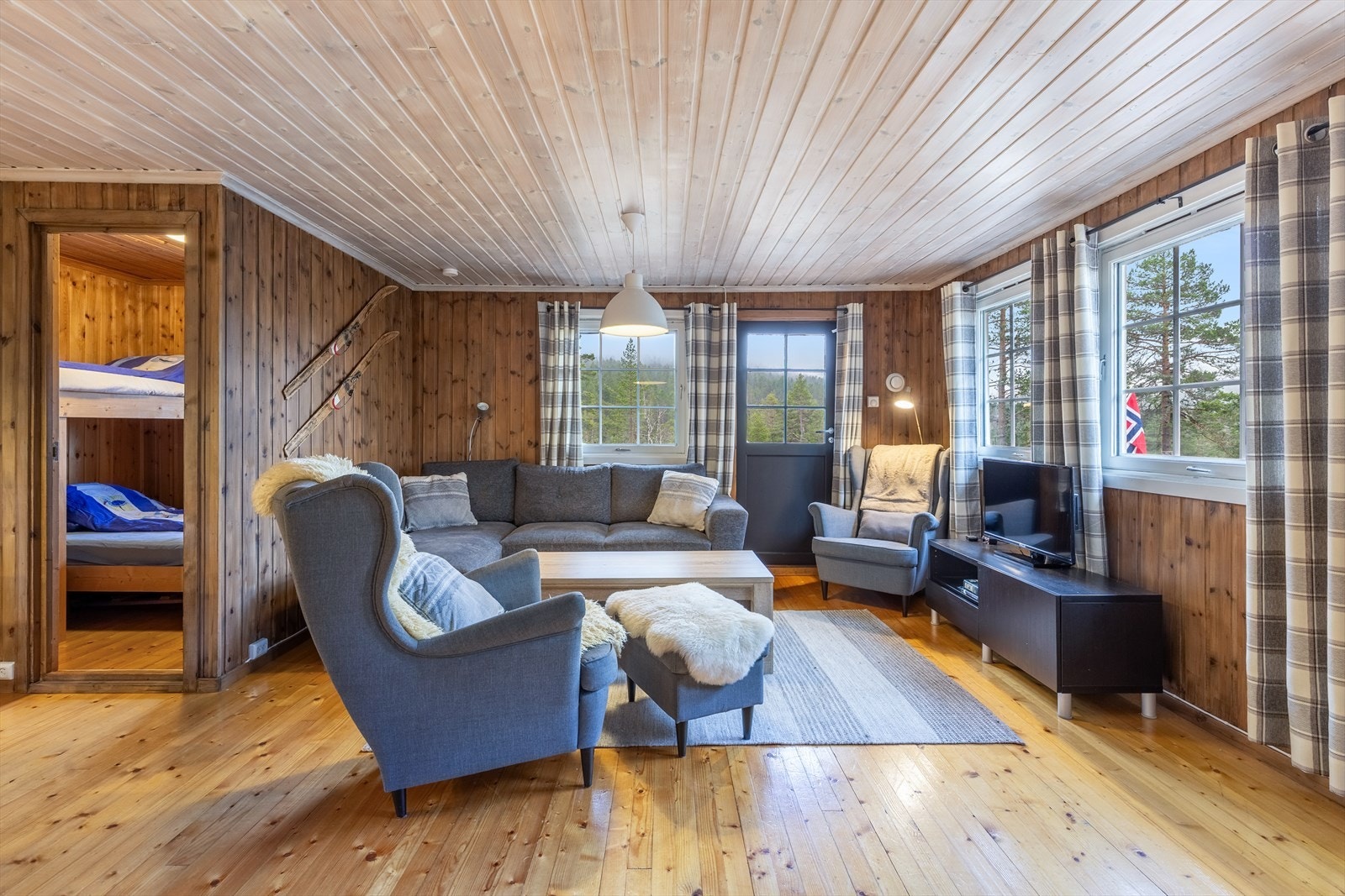 Lun og koselig stue med utgang til terrasse Galleribilde