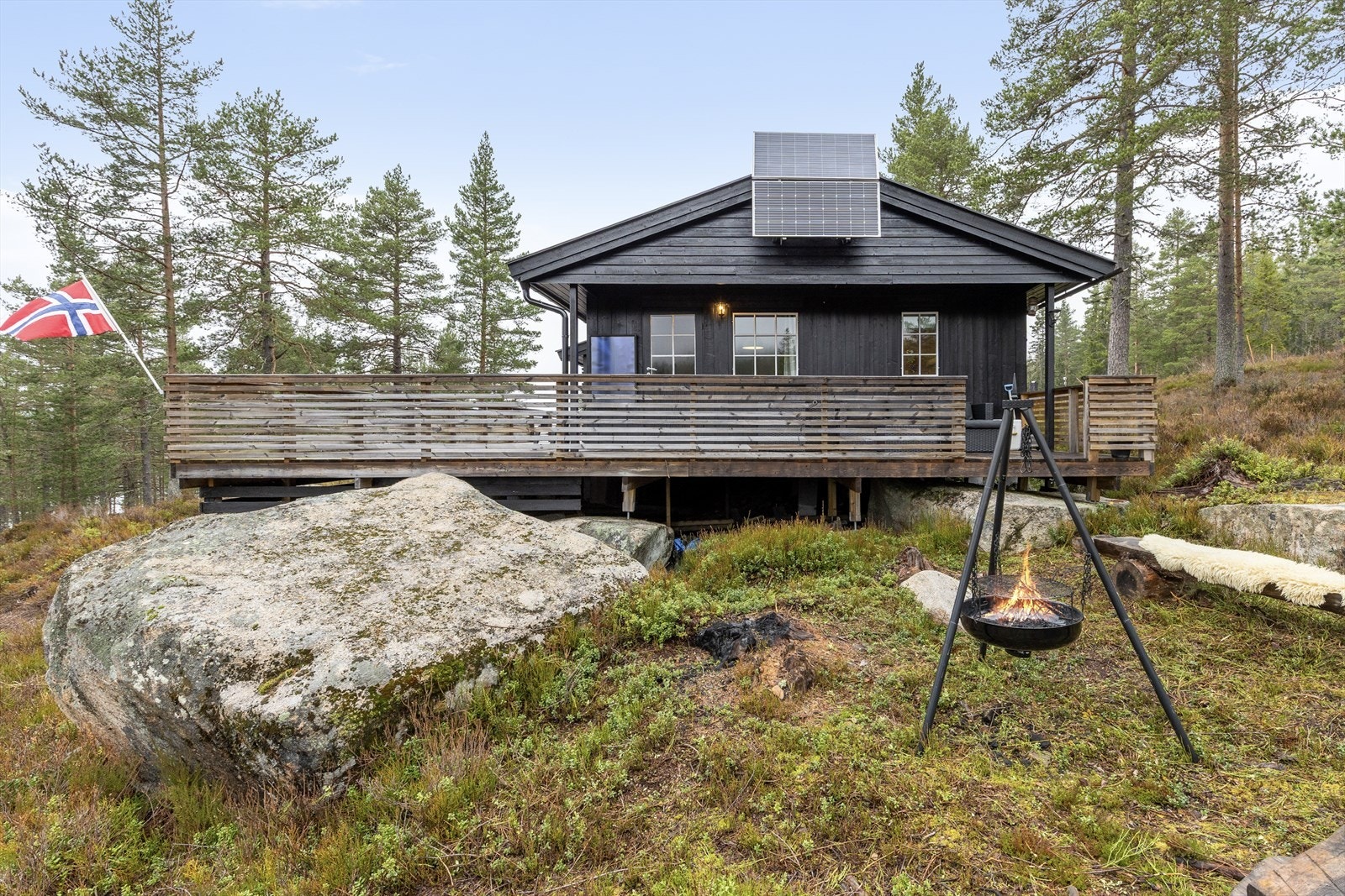 Fint for bålpanne-hygge utenfor hytta Galleribilde