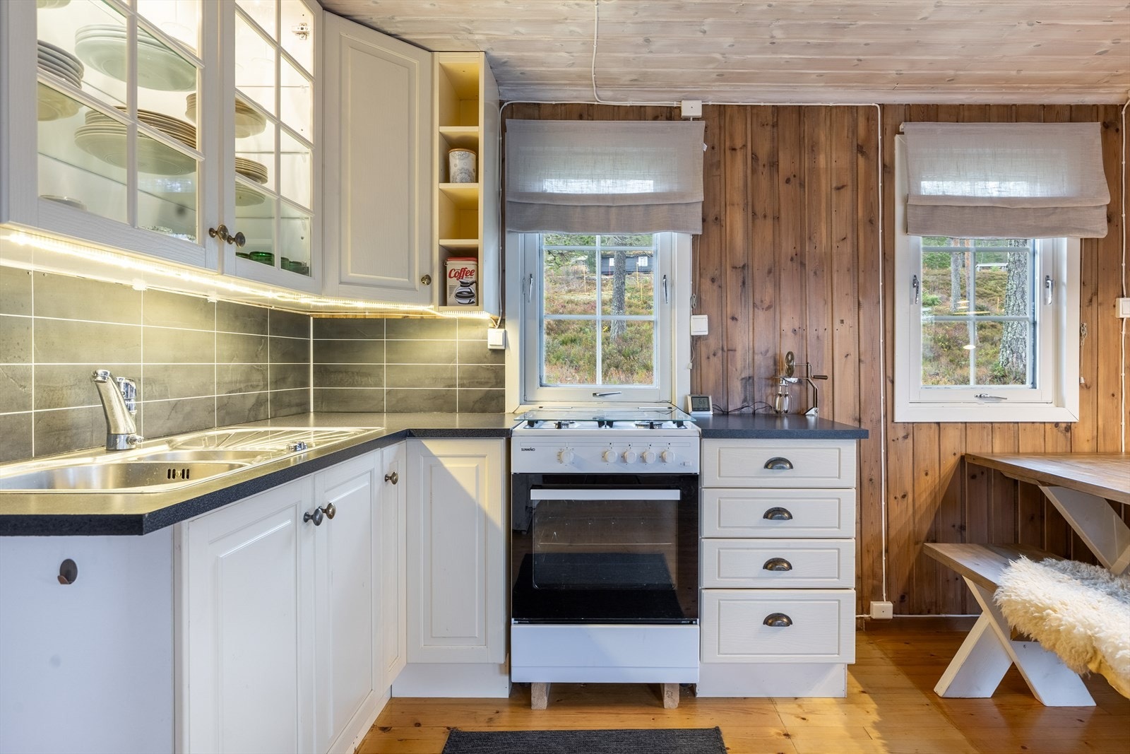 Lyst og fint kjøkken Galleribilde