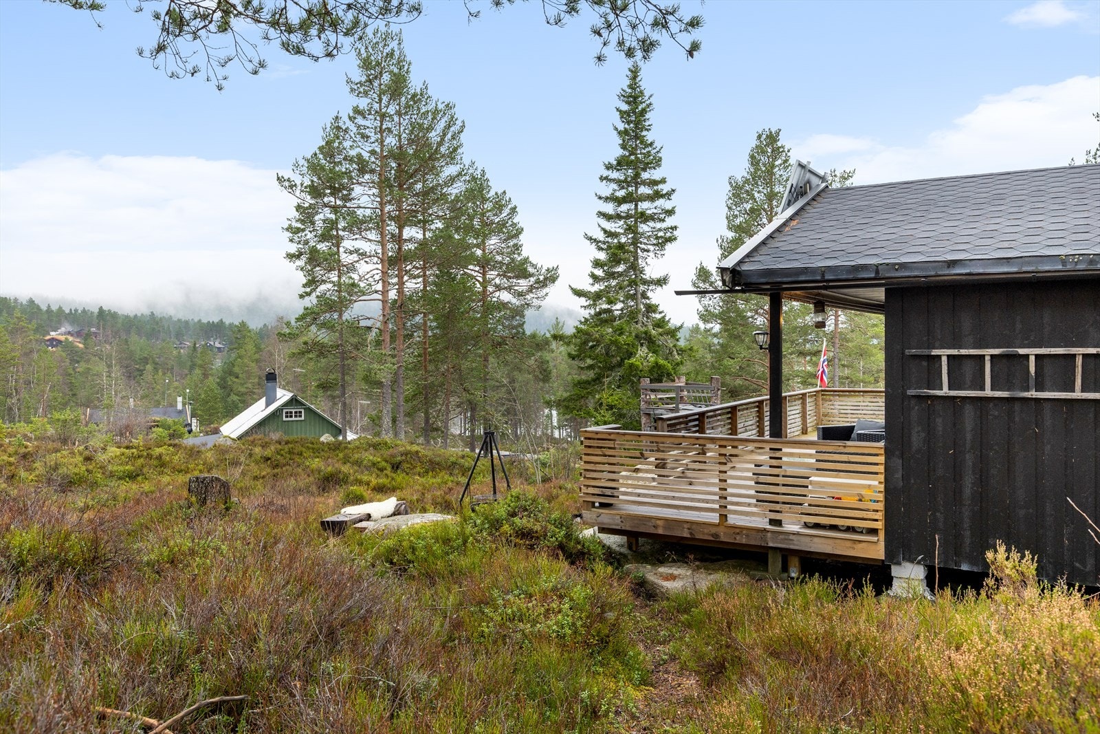 Hyggelige uteområder rundt hytta Galleribilde