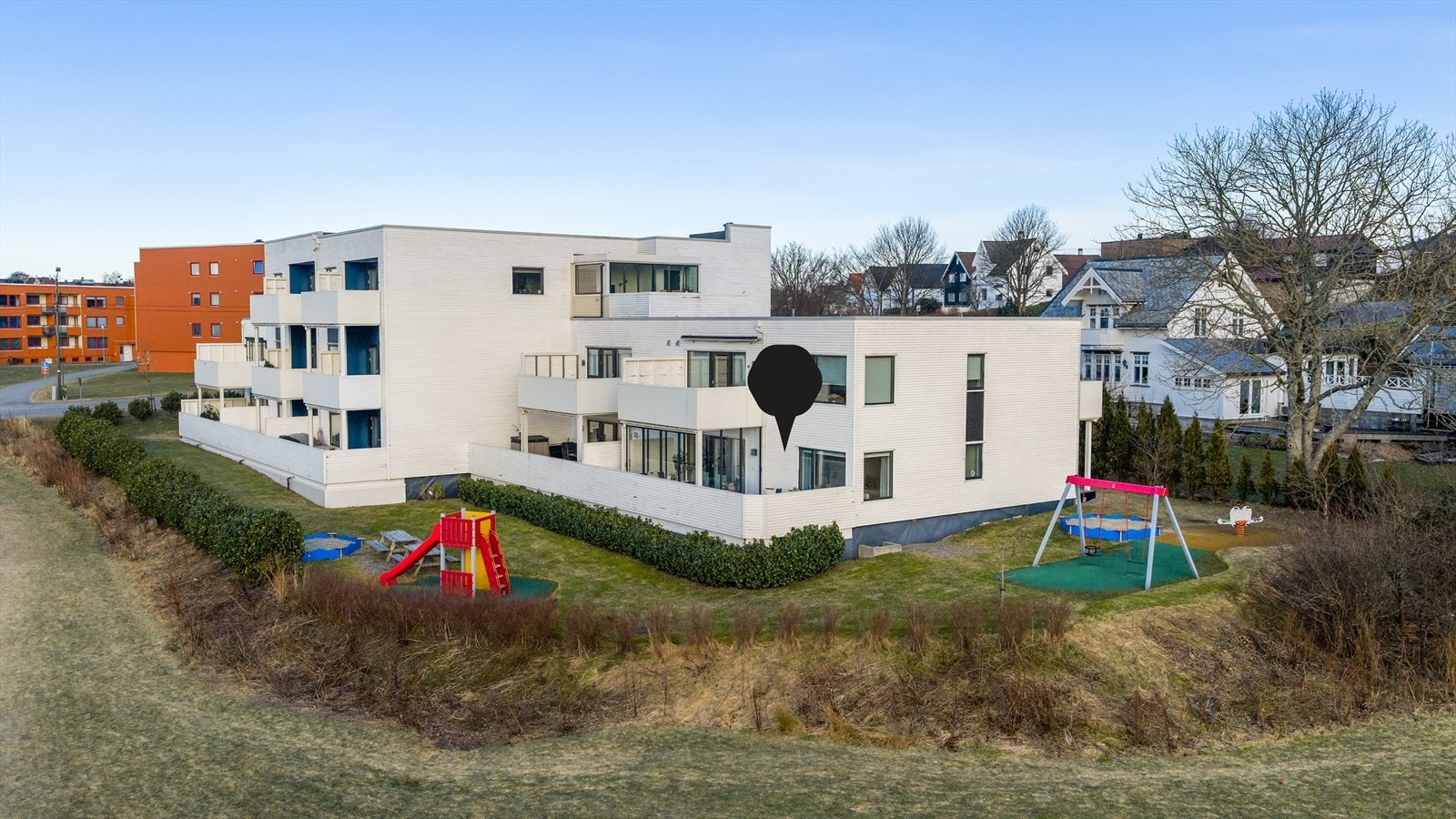 I Saltveitvegen 5B bor man sentralt og samtidig tilbaketrukket i trivelige, barnevennlige omgivelser. Galleribilde