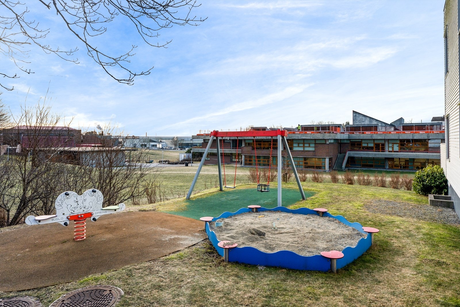 Lekeplass i umiddelbar nærhet. Galleribilde