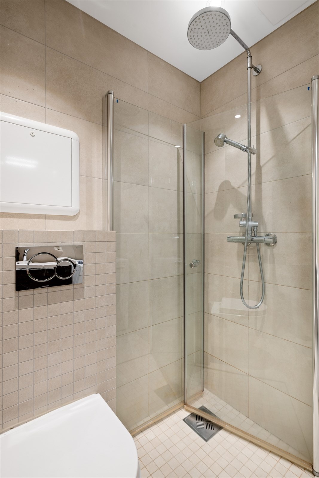 Dusjhjørne med innfellbare glassvegger. Galleribilde