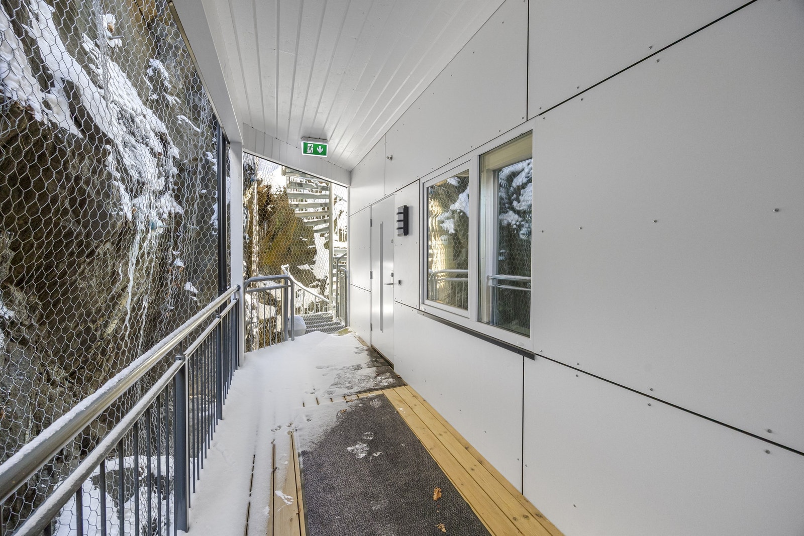 Tilkomst til leiligheten via felles trapperom og heis. Galleribilde