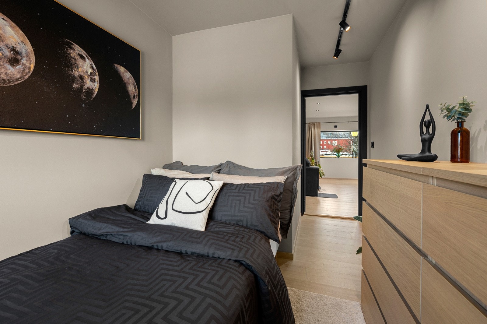 Plassen er godt utnyttet og rommet kan brukes som gjesterom, kontor eller barnerom. Galleribilde