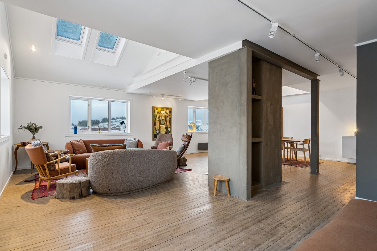 Boligen ble i 2014 betydelig renovert og har moderne standard, samtidig som noe av det gamle særpreget er ivaretatt. Galleribilde