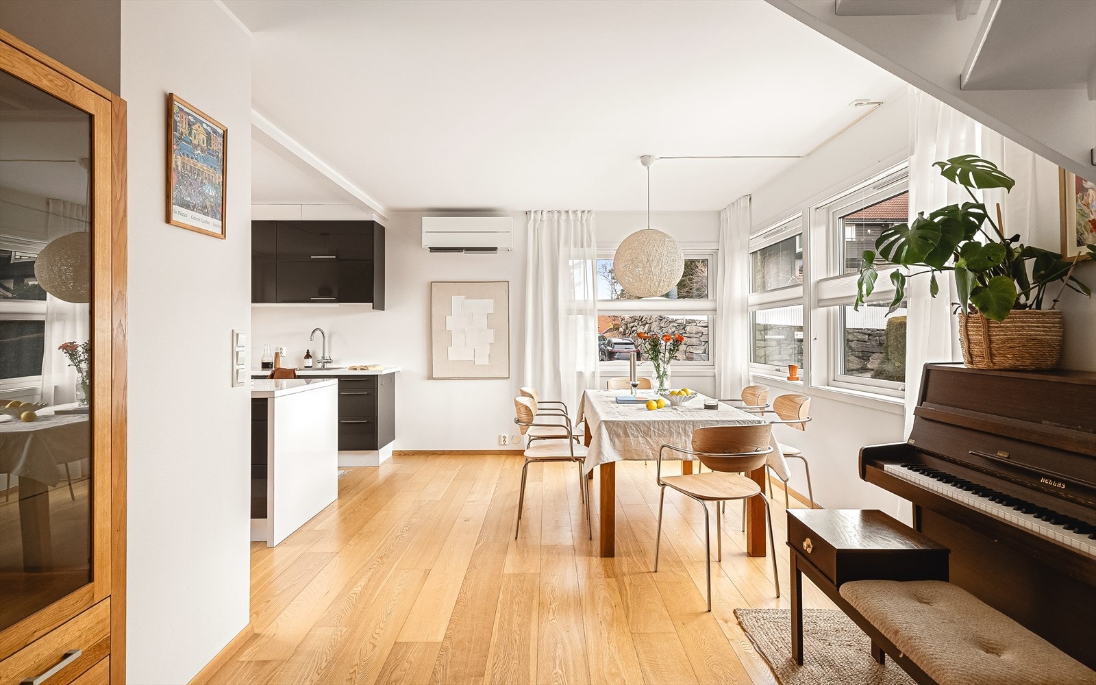 Boligen fremstår som pen og moderne med en gjennomgående praktisk planløsning. Galleribilde