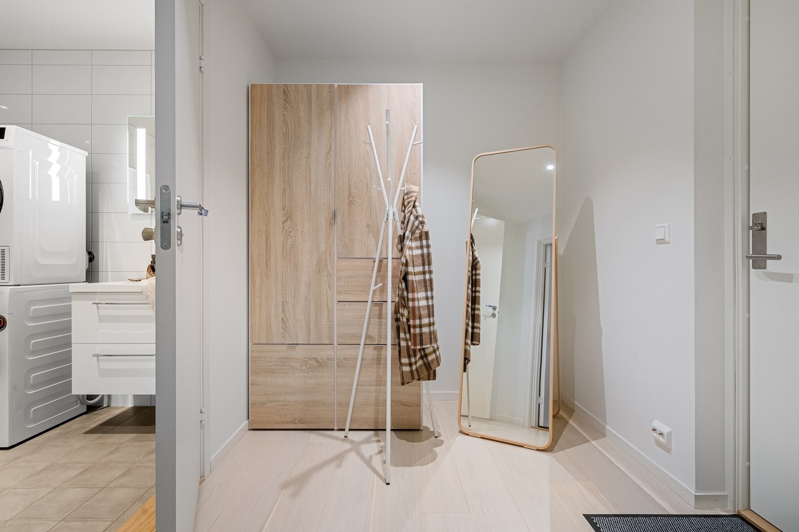 Her parkerer du bilen i lukket anlegg og tar heisen tørrskodd opp til leiligheten. Galleribilde