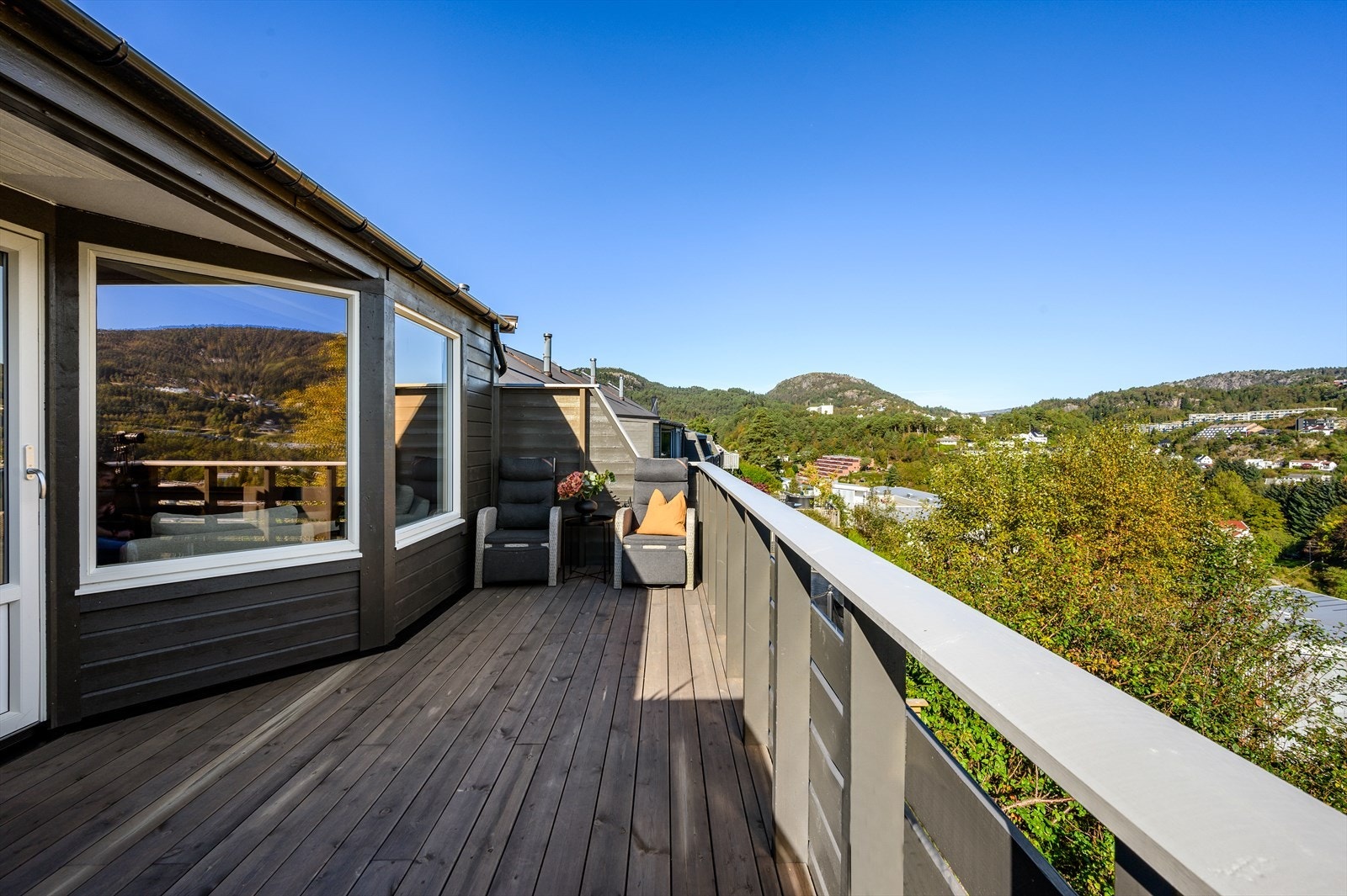 Her er det gode solforhold og nydelig utsikt. Galleribilde