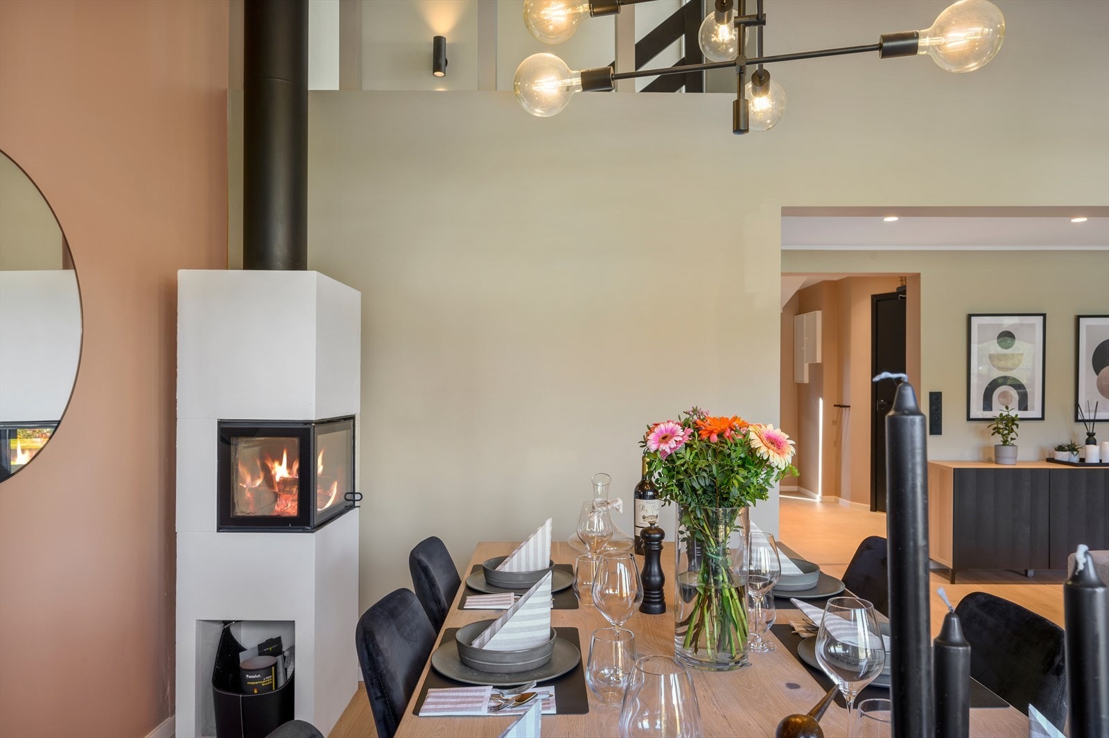 En koselig vedovn gir ekstra varme og stemning på kjølige dager. Galleribilde