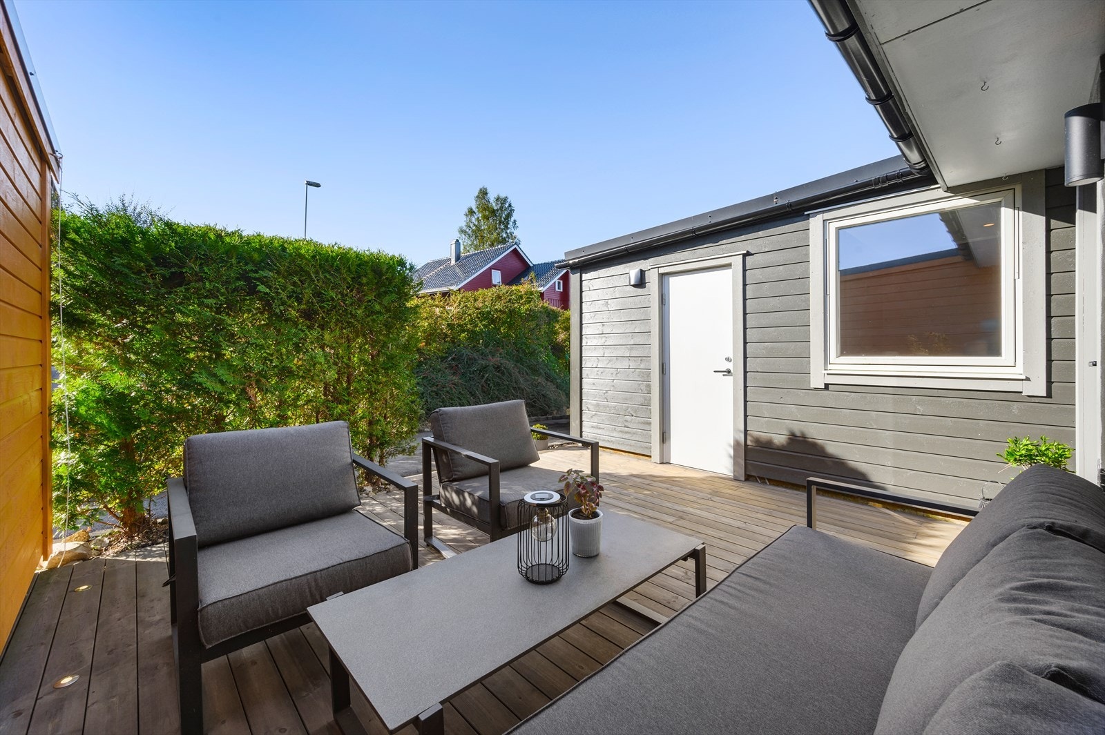 I tilknytning til entréen finnes også en praktisk sportsbod med god lagringsplass. Galleribilde