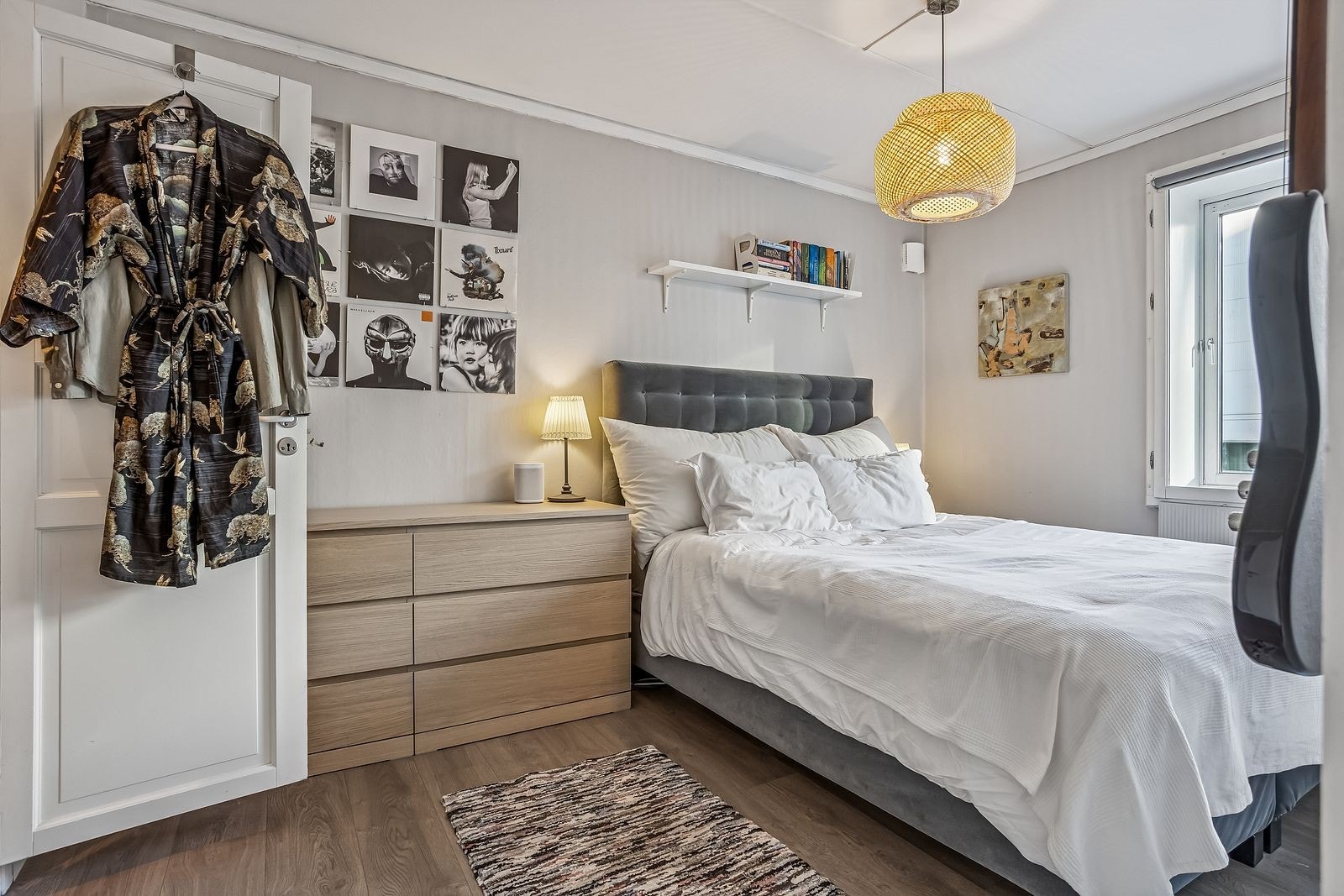 Hovedsoverom av romslig størrelse, bod/walk-in på venstre side. Galleribilde