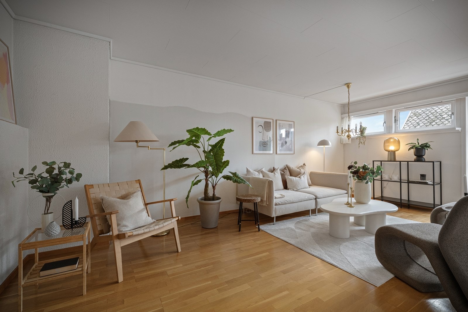 Boligen har standard stort sett bra byggeår. Lyse vegger. Parkett på gulv. Galleribilde