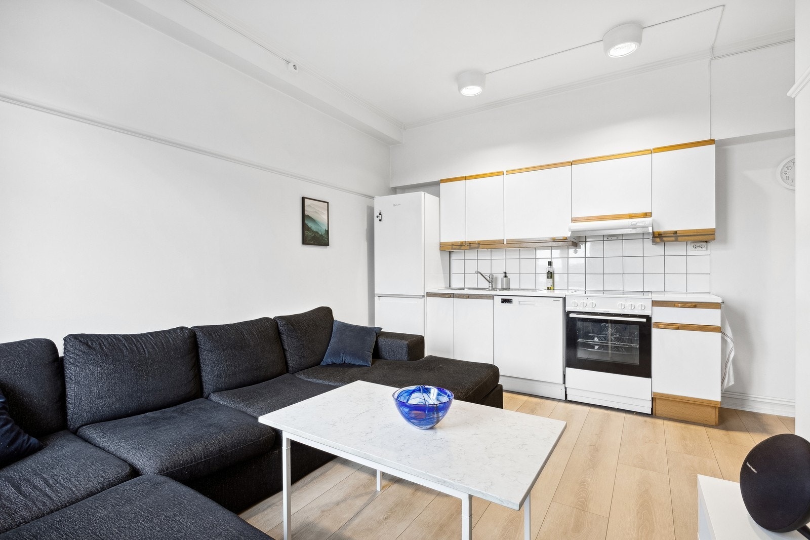 Praktisk åpen stue/kjøkkenløsning. Galleribilde