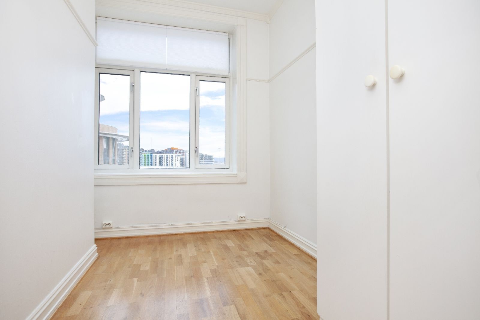 Leilighetens andre soverom som kan benyttes som gjesterom, barnerom eller kontor Galleribilde