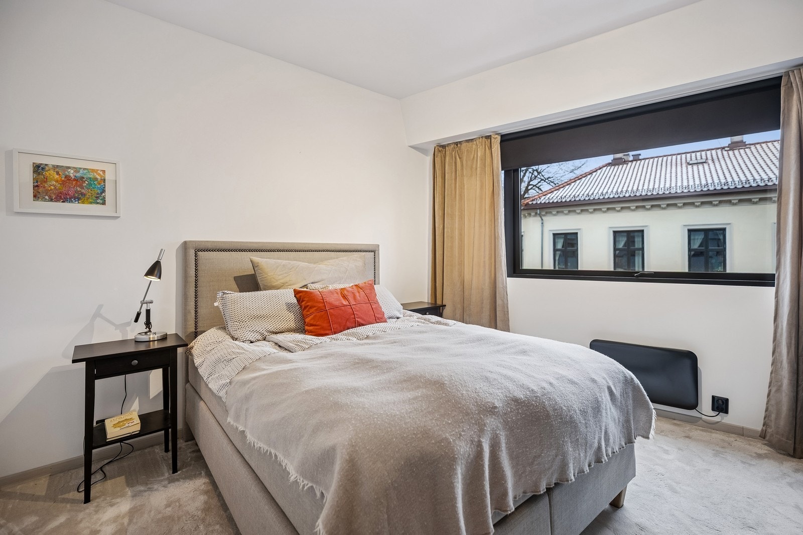 Stort hovedsoverom m/ garderobeløsning Galleribilde