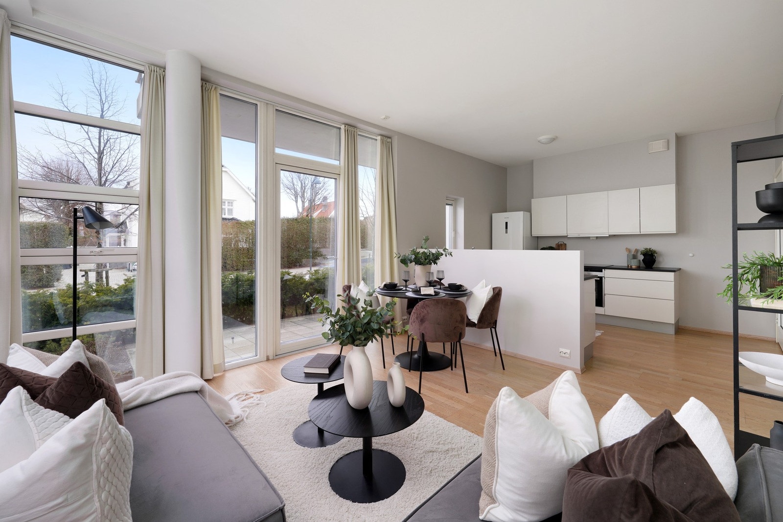 Velkommen til Holbergs gate 72C på Eiganes. En lys og tiltalende leilighet med kjekk planløsning. Galleribilde