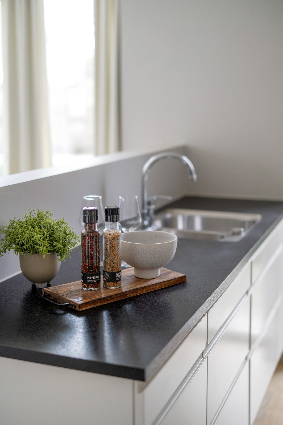 Alle hvitevarer foruten kjøleskap er integrert. Galleribilde