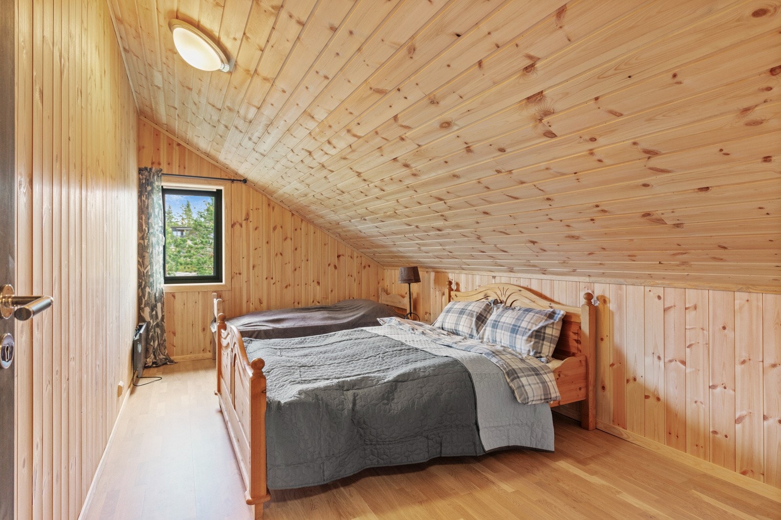 Det er fastmonterte ovner på alle soverommene Galleribilde