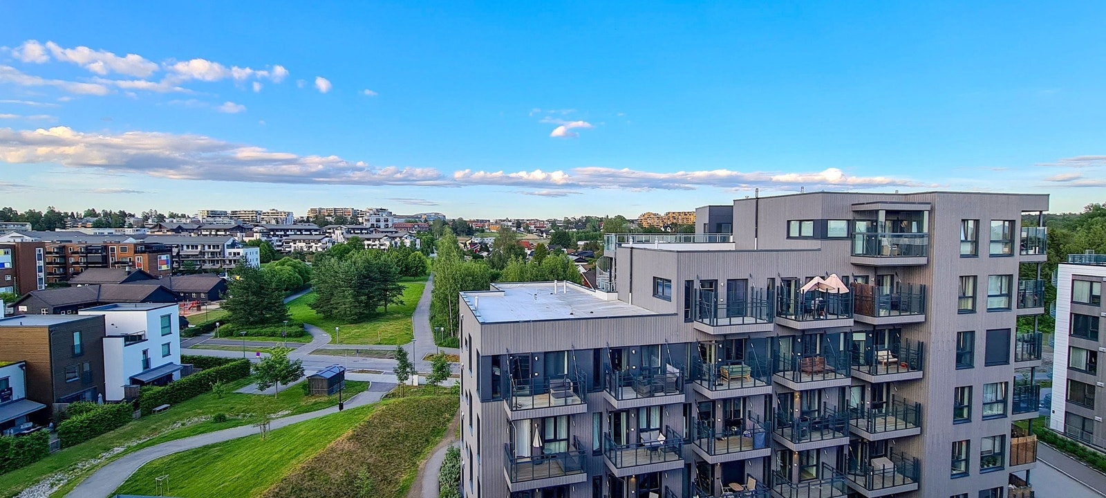 Sentral beliggenhet med nærområde som har alt man trenger i hverdagen. Galleribilde