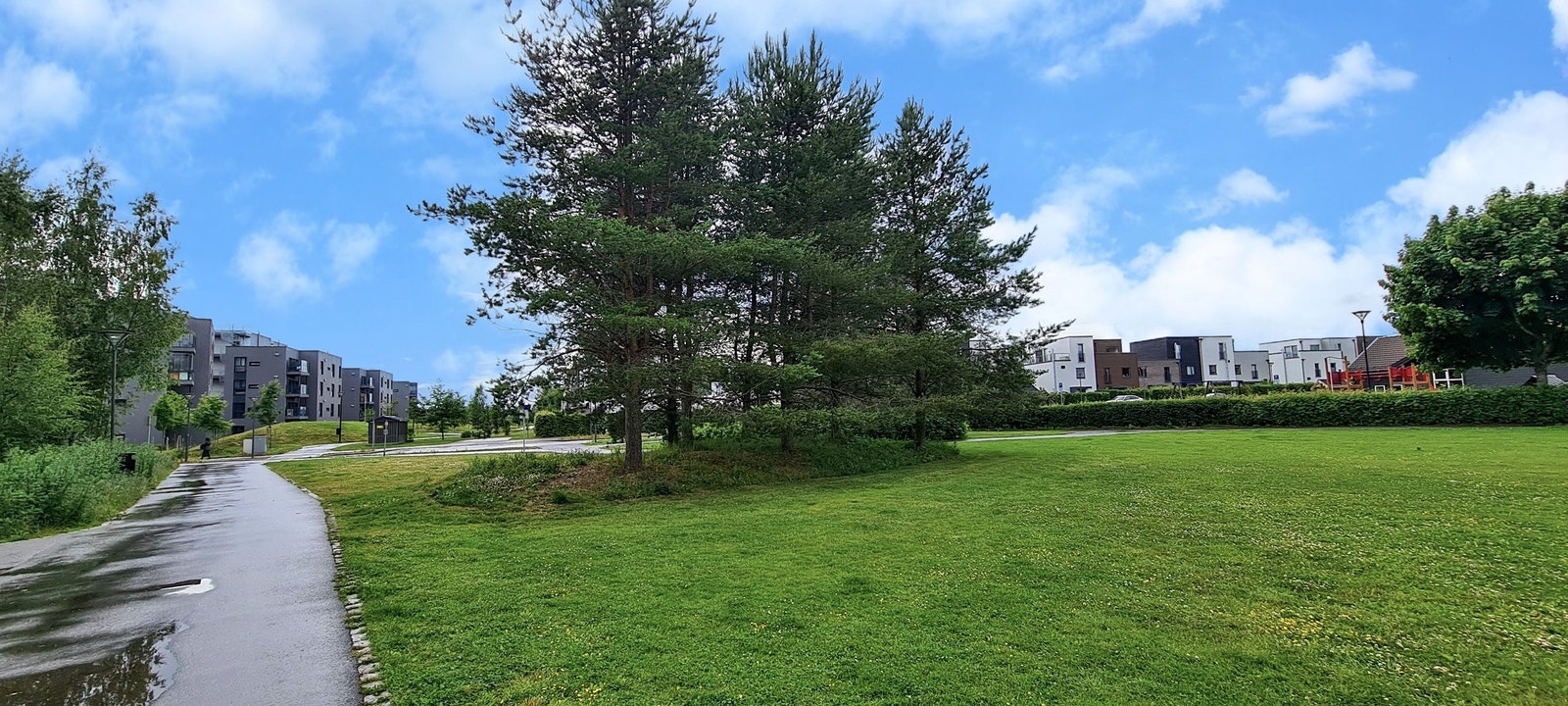 Gåvei til bygget med kort avstand til butikker. Galleribilde
