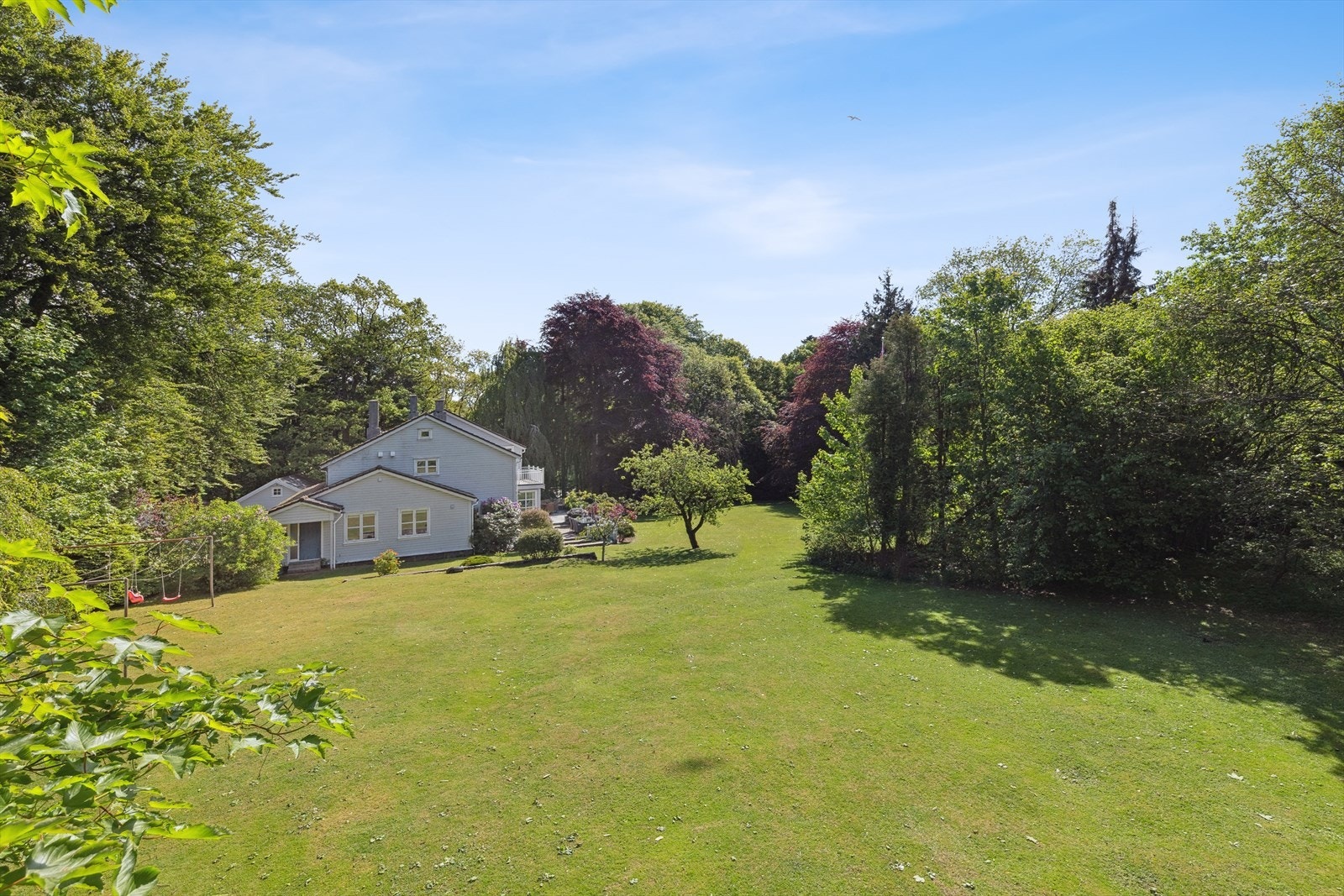 Kollektivtransport med både buss og tog ligger kun få minutters gange unna, og Sandnes sentrum med sitt varierte tilbud av butikker, restauranter og kulturtilbud nås raskt - enten til fots, med sykkel eller bil. Galleribilde