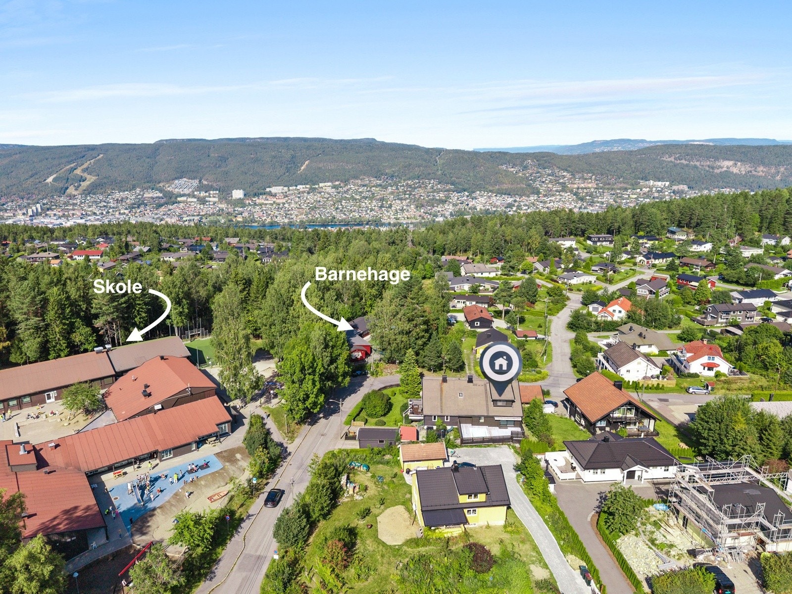 Perfekt beliggenhet for barnefamilier. 15 minutter til fots når du Konnerud sentrum med butikker, dagligvare og servicetilbud. Galleribilde