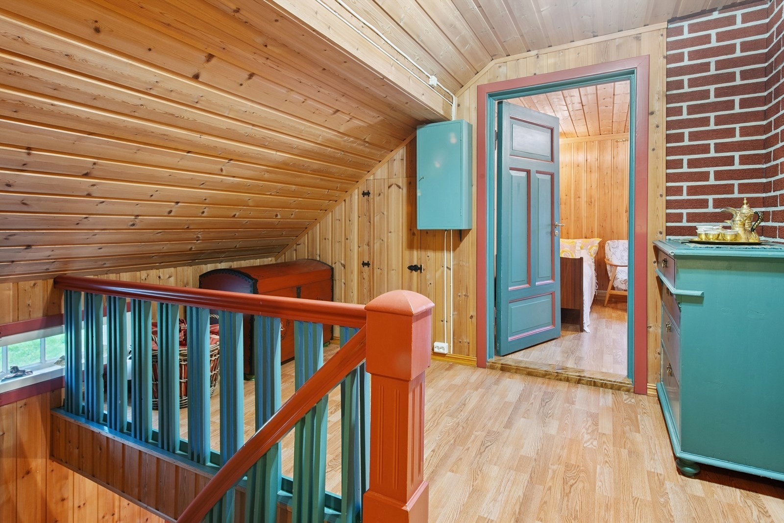 Opp trappen kommer du til en gang som gir adkomst til denne etasjens rom. Galleribilde