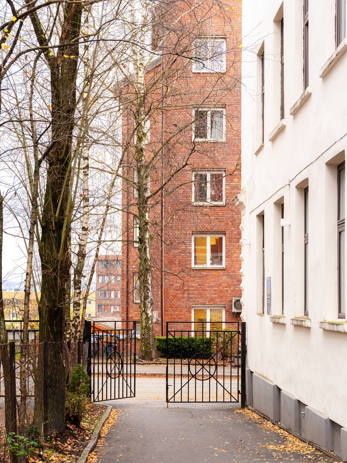 Innbydende inngangsparti til borettslaget. Galleribilde