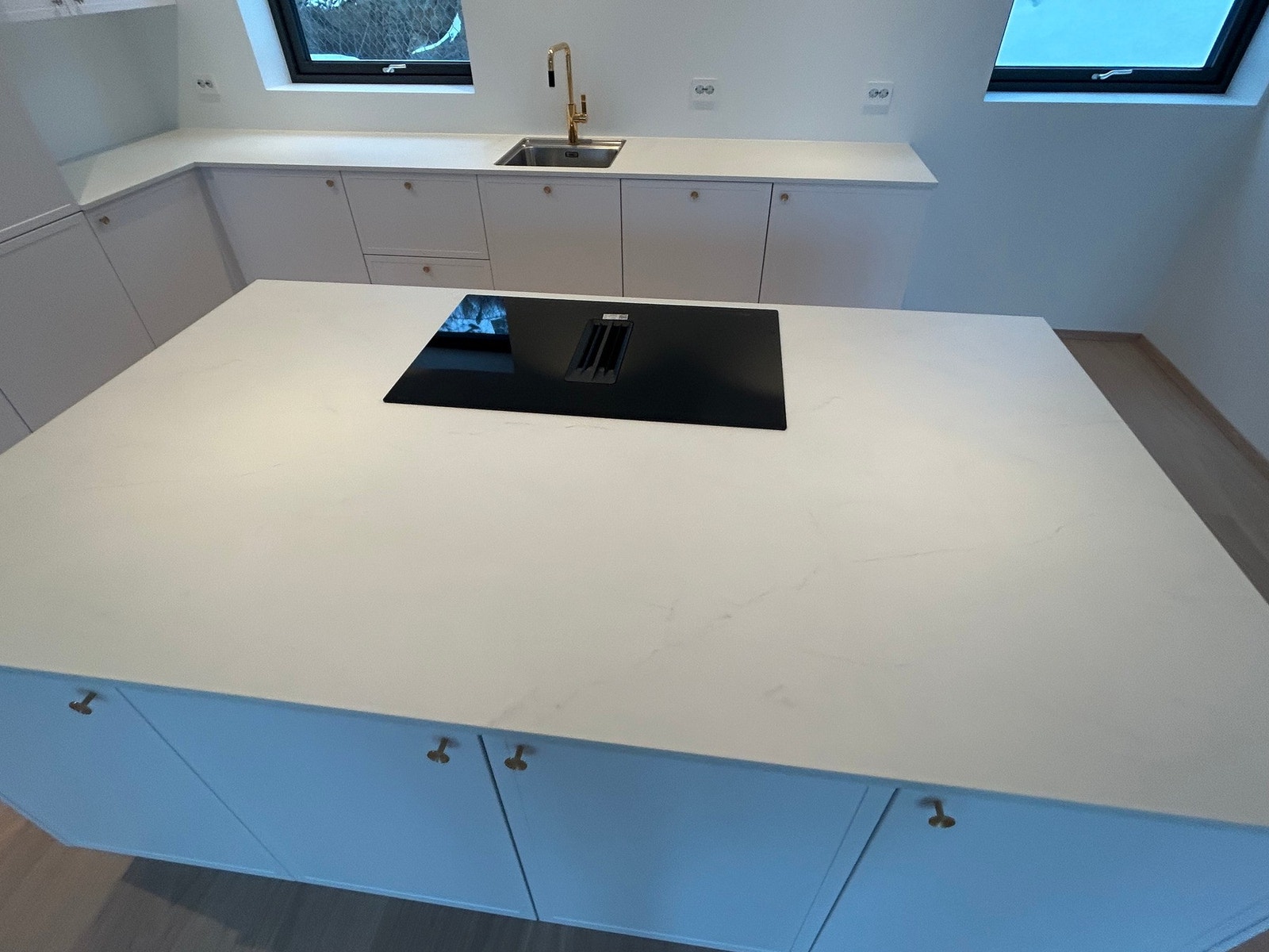 Romslig kjøkkenøy! Galleribilde