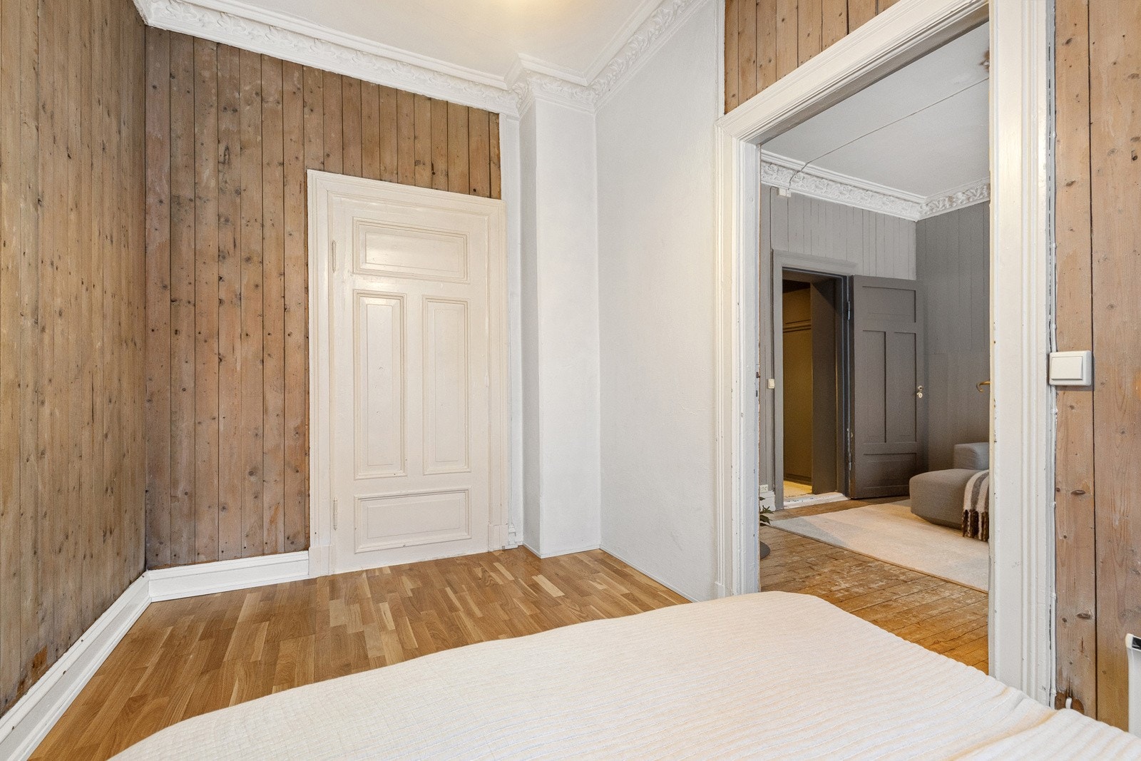 Det er også plass til en garderobeløsning. Fra soverommet er det adkomst til stuen. Galleribilde