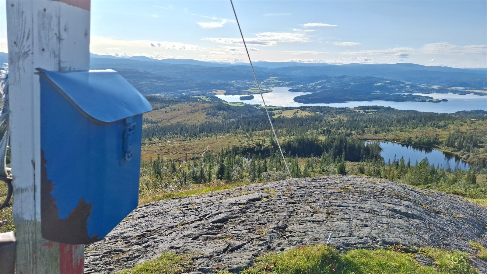 Selgers private bilde - Det er også gode turterreng i området og flere topper en kan bestige. Bilde er tatt på Gyversalen (664 m.o.h.) Galleribilde