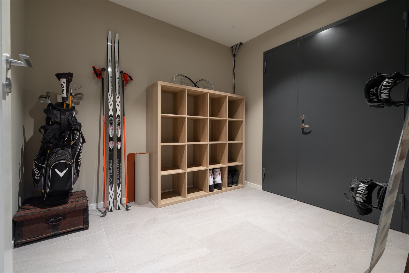 Gode lagringsmuligheter i praktisk bod Galleribilde