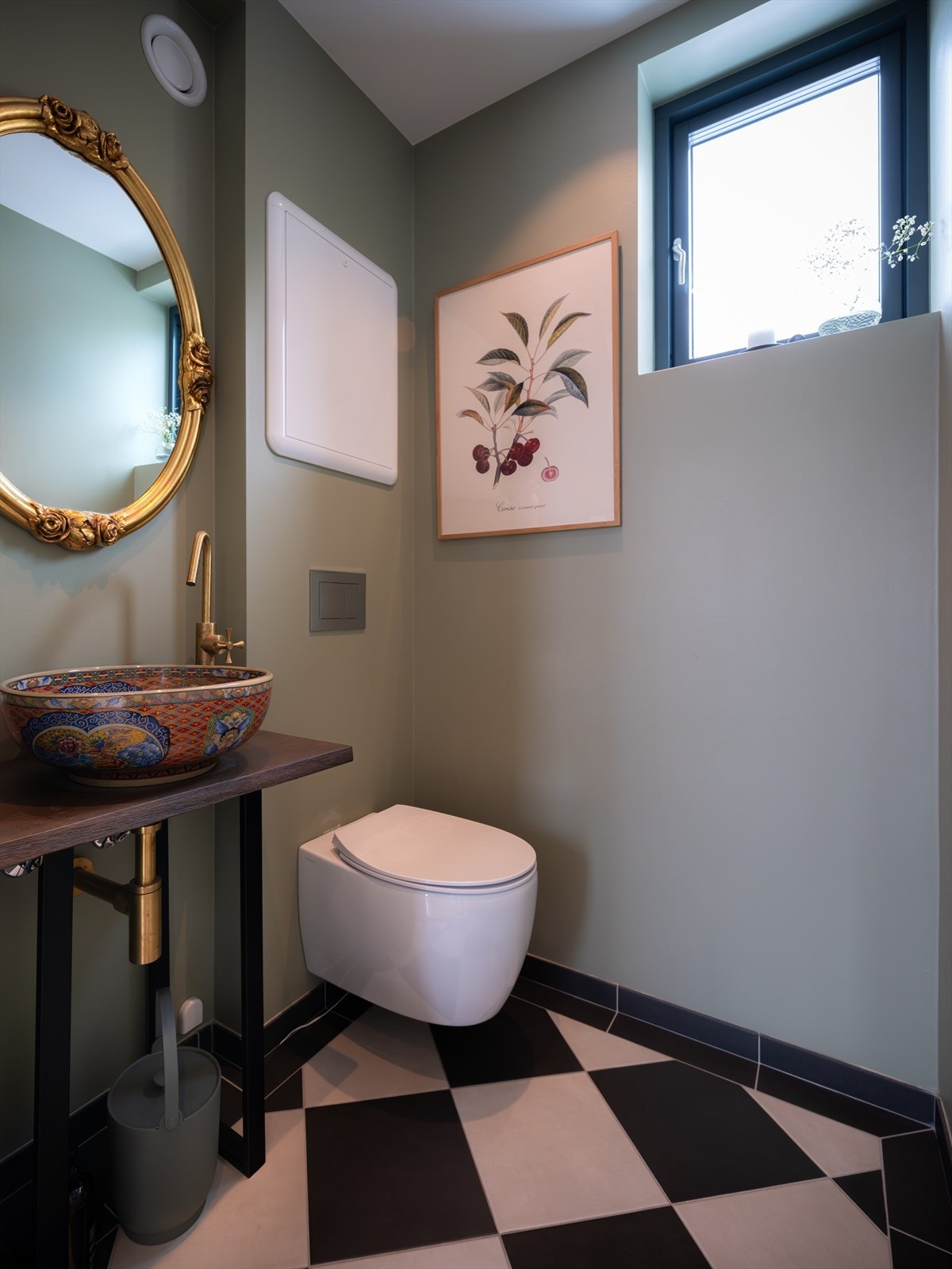 Praktisk gjestetoalett i 2. etasje Galleribilde