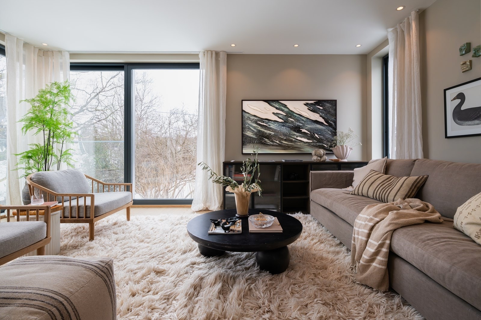 Her får du et stort og sosialt allrom hvor du kan samle familie og venner Galleribilde