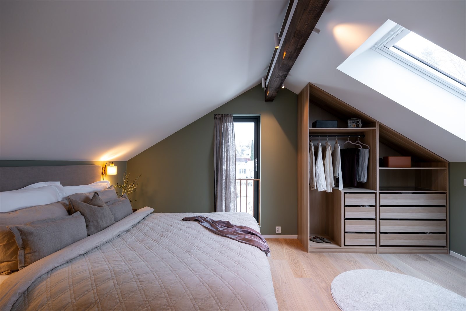 Soverommet er utstyrt med fransk balkong Galleribilde