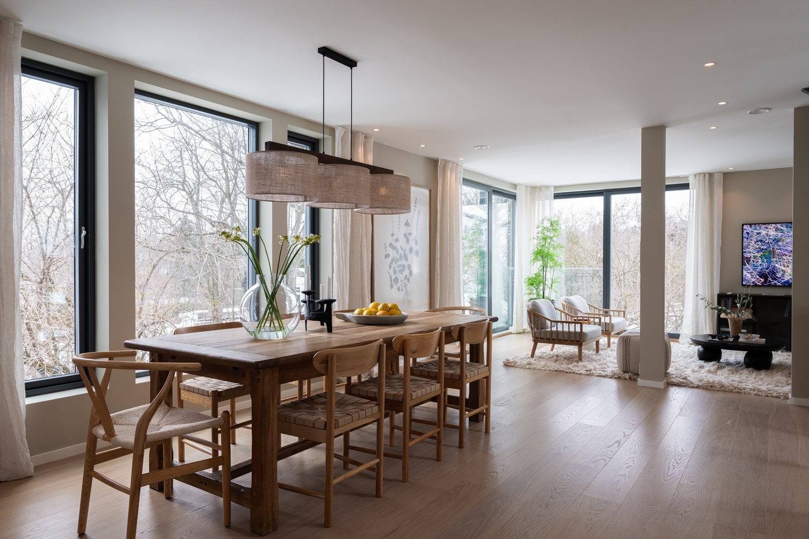 Boligen har gjennomførte detaljer og materialvalg av høy kvalitet Galleribilde