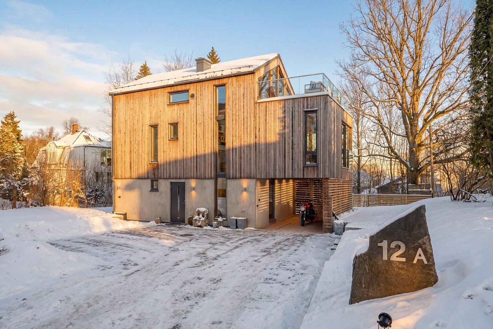 Velkommen til Aspehaugveien 12A- En eksklusiv, påkostet arkitekttegnet villa fra 2024. Foto Chris Borowiak v/BOROWIAK AS Galleribilde