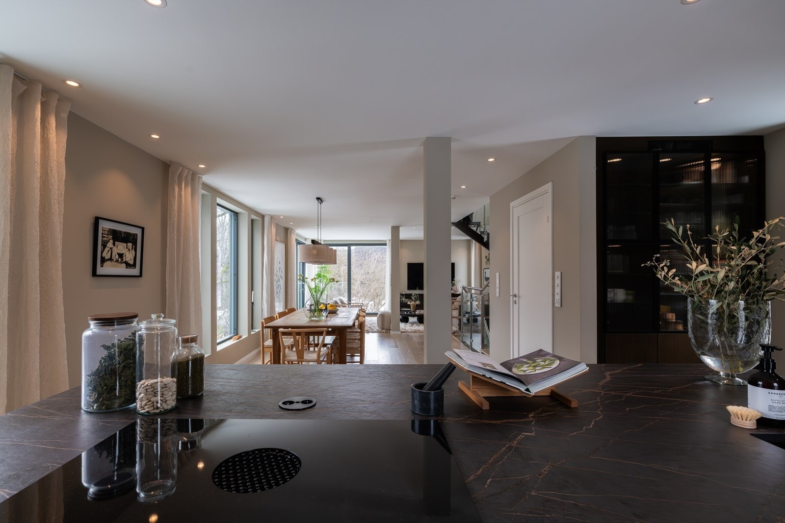 Det er montert tapwell Armature, automatisk vannstopper og komfyrvakt Galleribilde