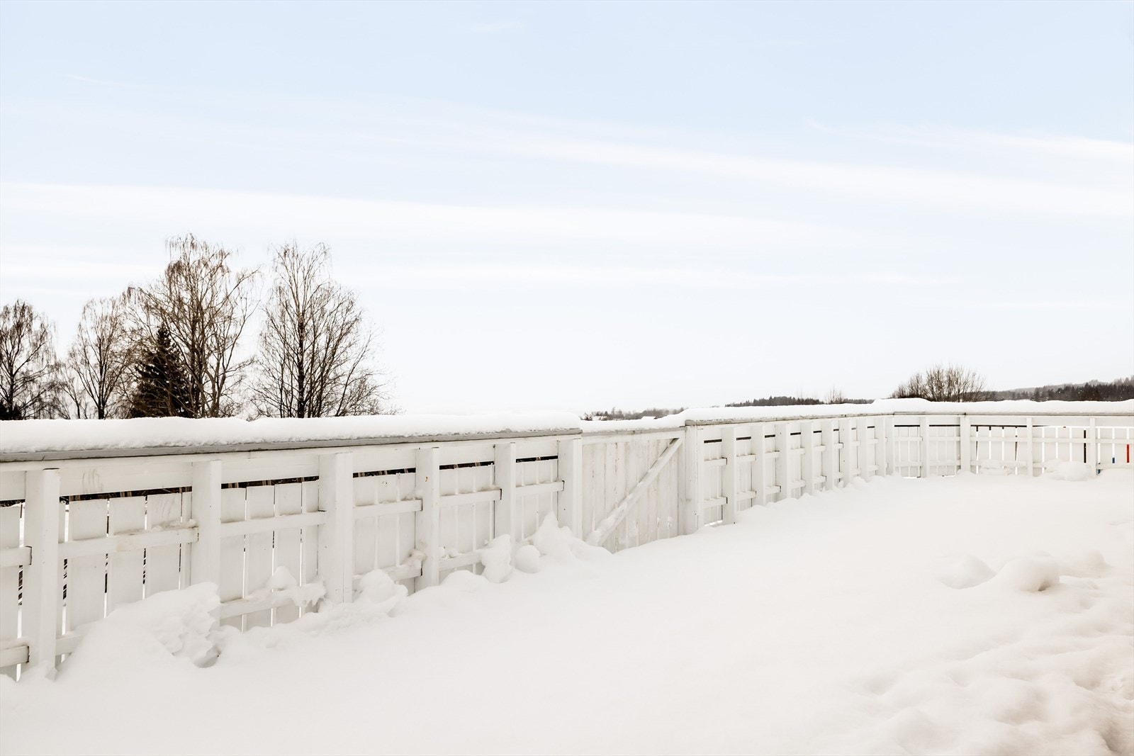 Her har du en stor, flott og solrik terrasse på ca. 44m². Terrassen vender mot syd som sørger for gode solforhold! Galleribilde