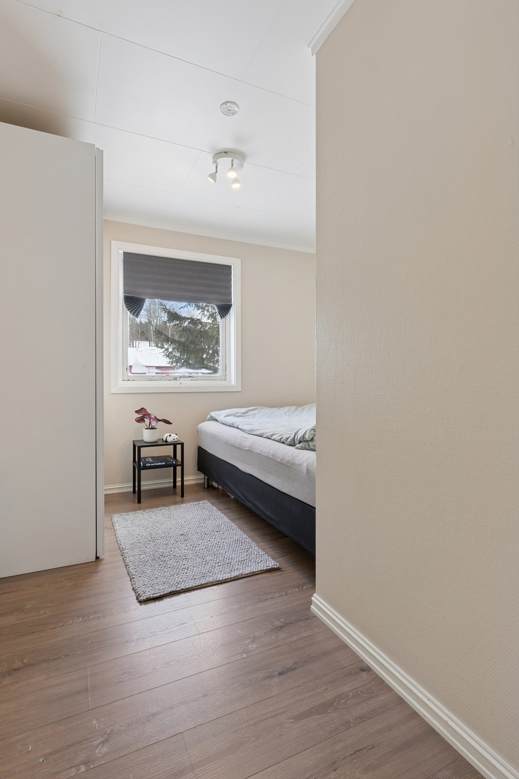 Soverommet har plass til seng og garderobeløsning. Galleribilde